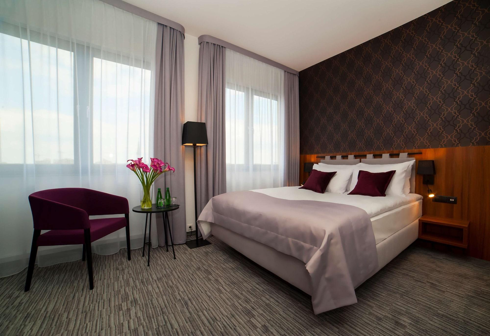 Best Western Hotel Mariacki Катовице Екстериор снимка