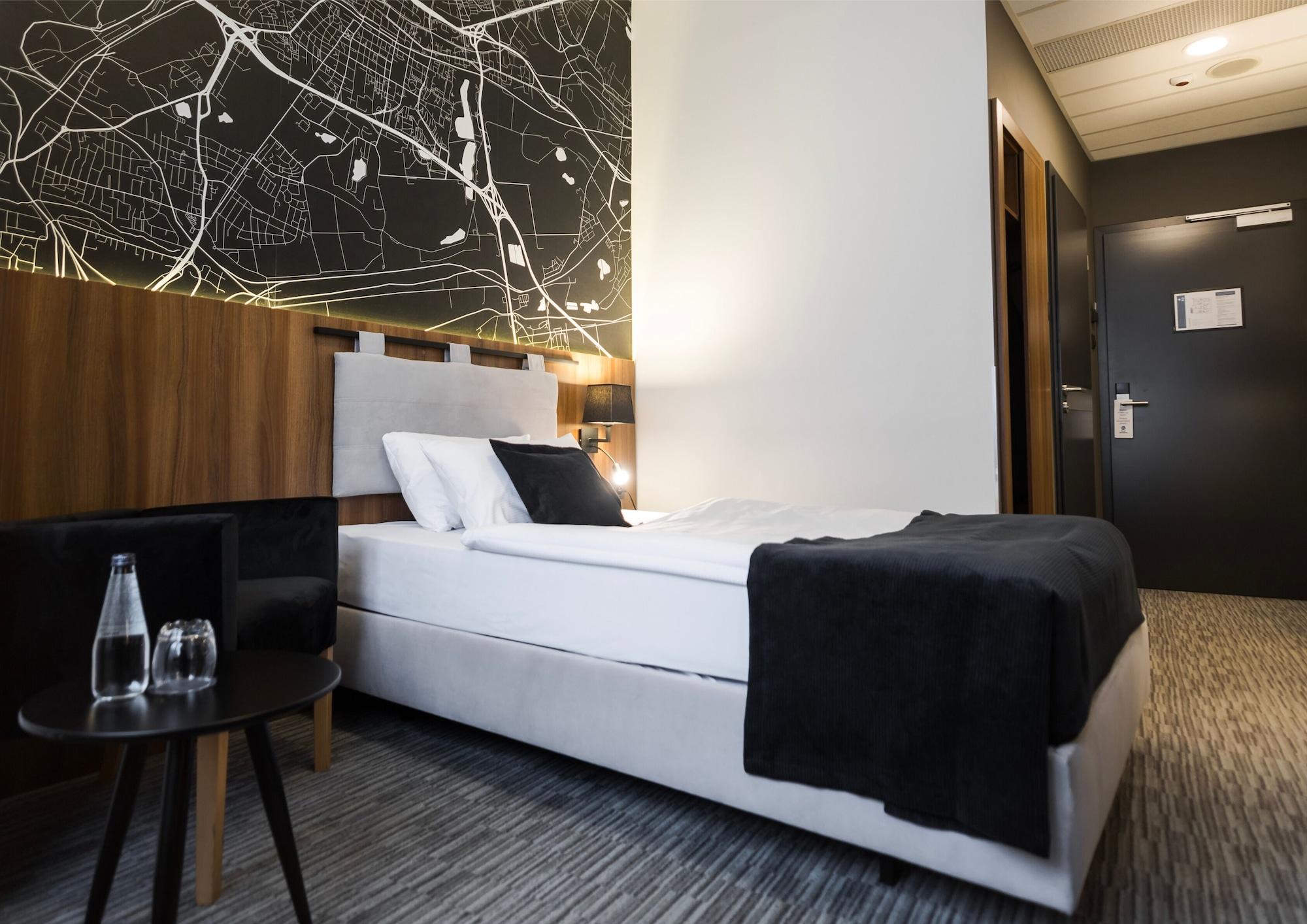 Best Western Hotel Mariacki Катовице Екстериор снимка