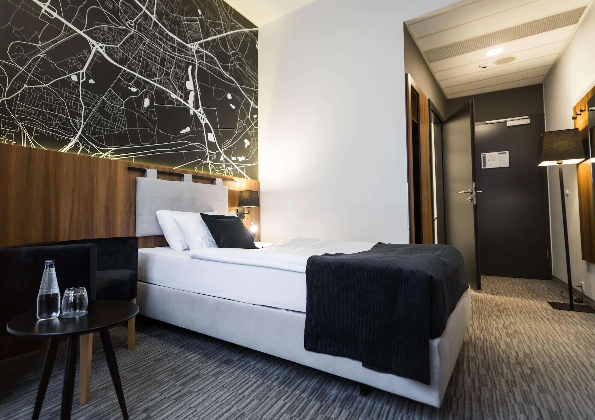 Best Western Hotel Mariacki Катовице Екстериор снимка