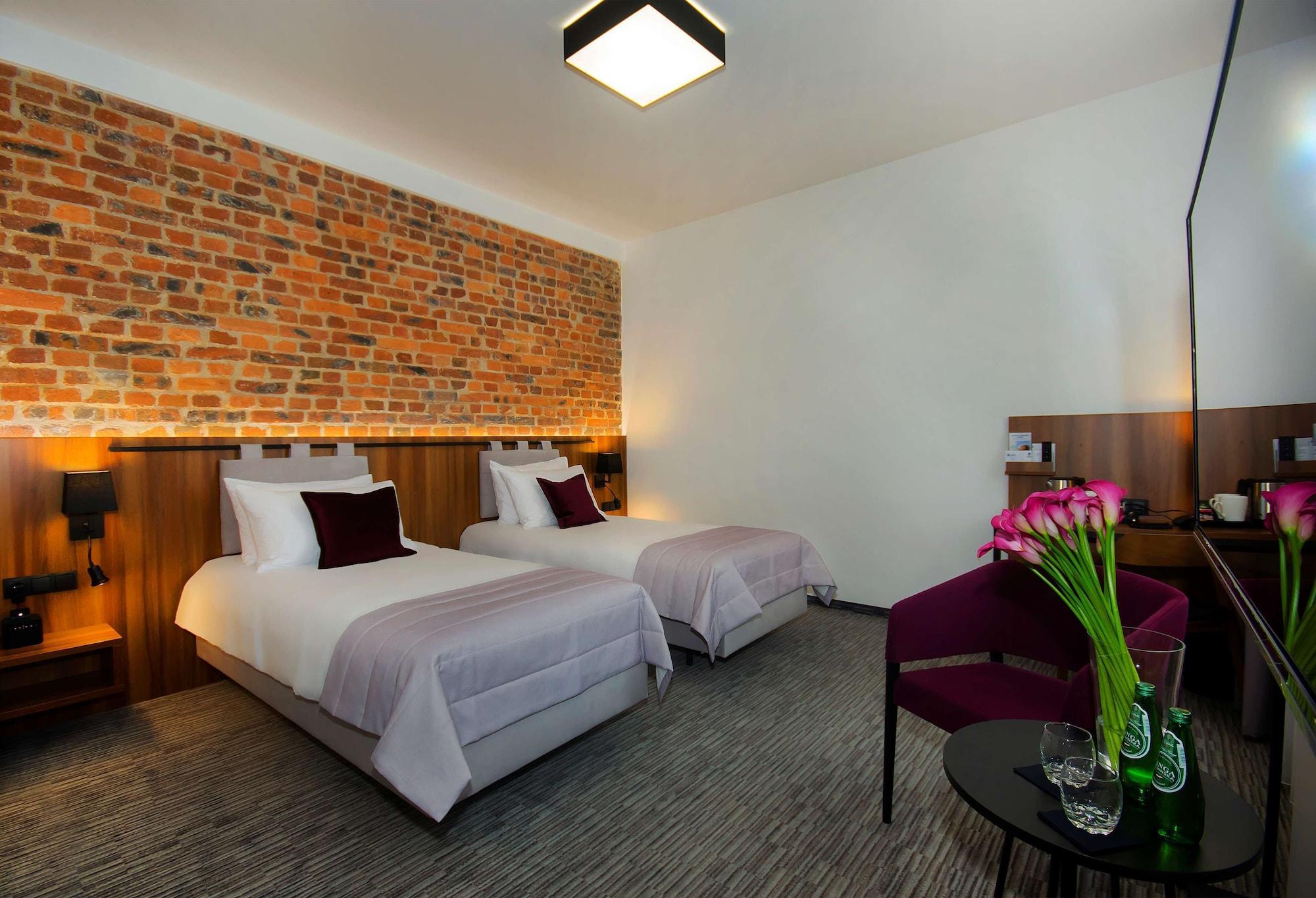 Best Western Hotel Mariacki Катовице Екстериор снимка