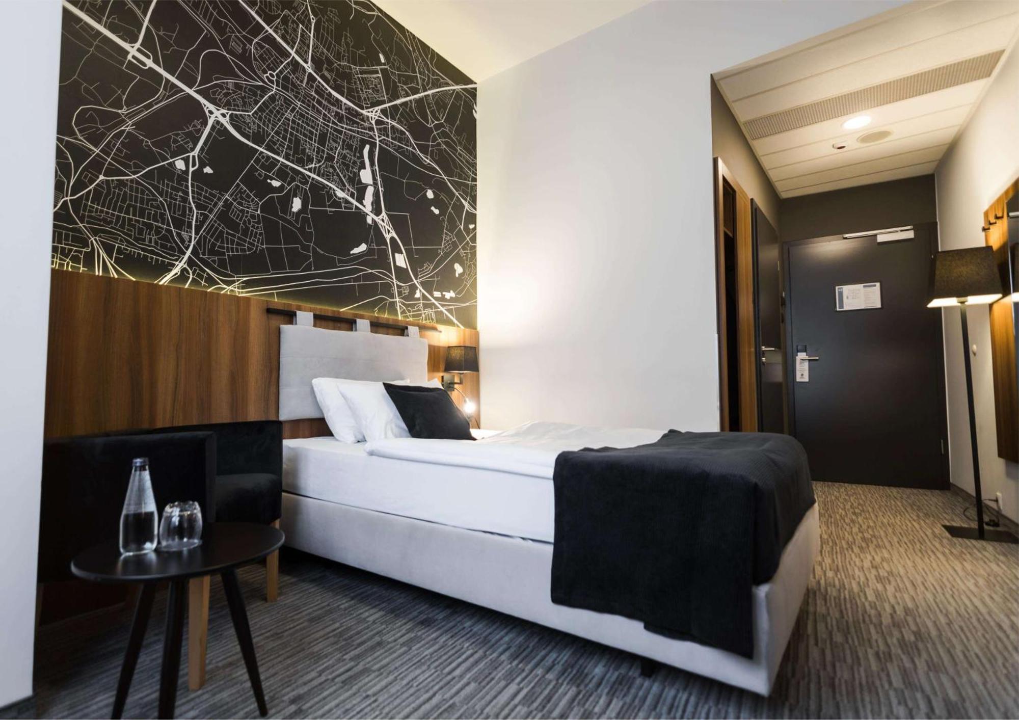 Best Western Hotel Mariacki Катовице Екстериор снимка