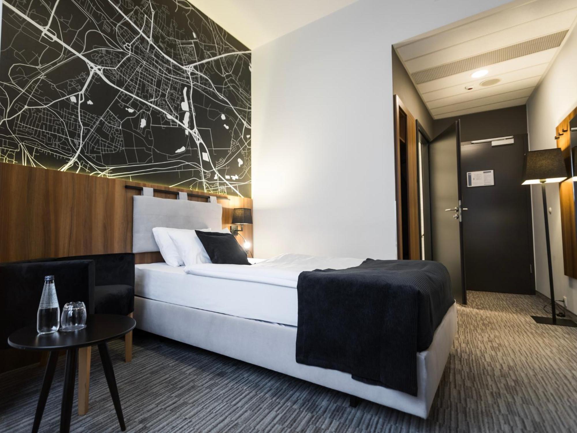Best Western Hotel Mariacki Катовице Екстериор снимка
